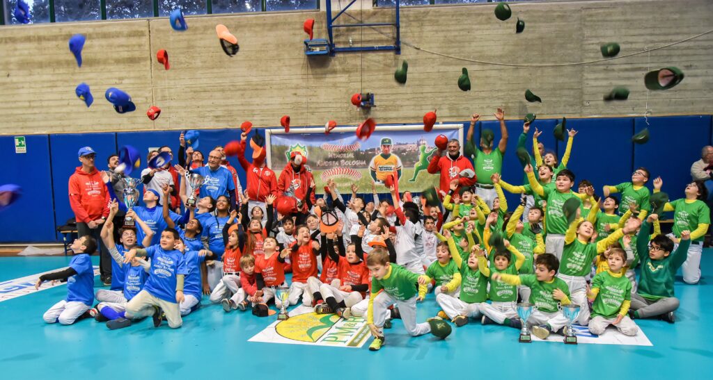 Gruppo con lancio cappelli memorial andrea bologna