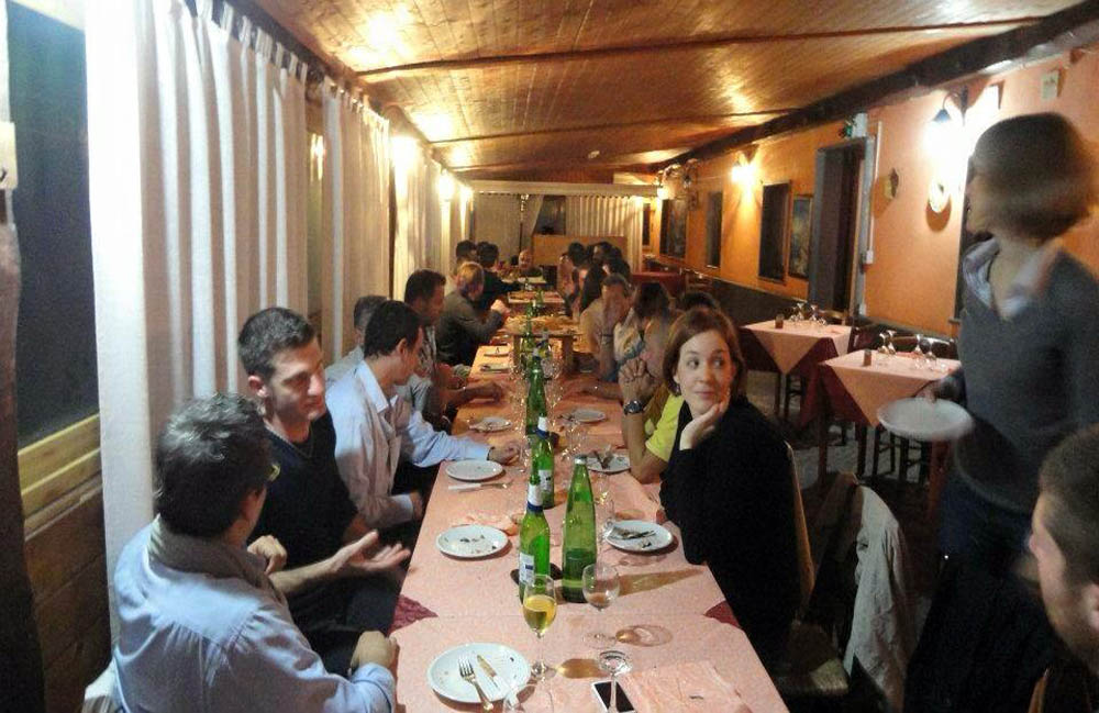 Serata grillina al Borgo di Bagnaia , servono la pizza Di Battista & co