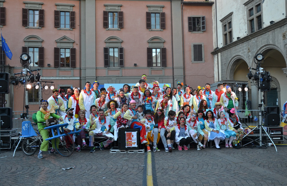 A Viterbo in Piazza il contagioso sorriso dei “Clown Goji Vip”