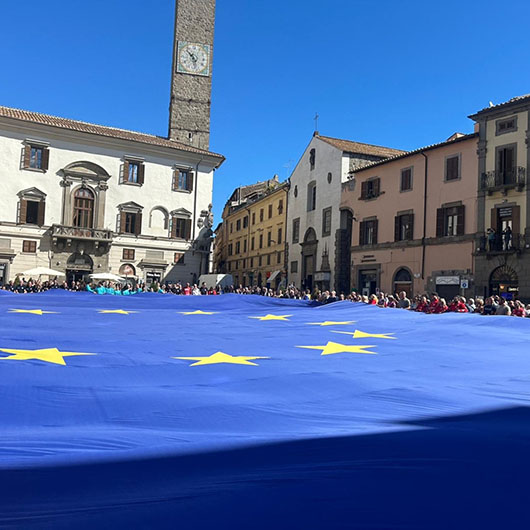 piazza del comune-bandiera europa piazza del comune-bandiera europa