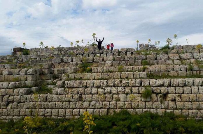 Q_Ara della regina _tempio etrusco