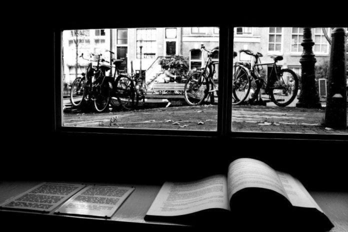 03_carltotta85.900x600