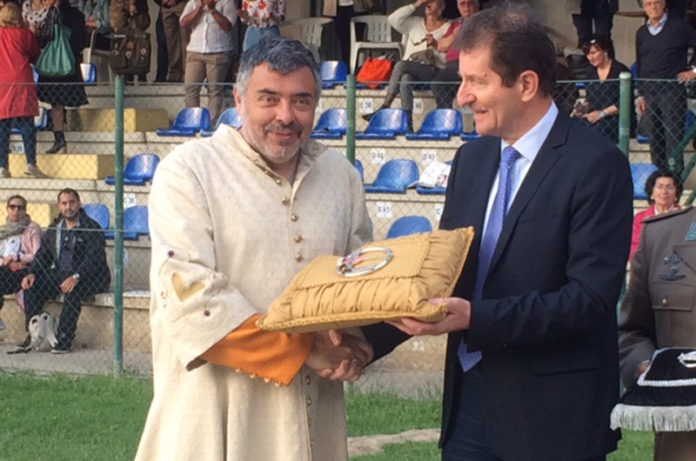 santa maria vince corsa all'anello