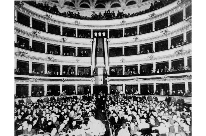 Teatro-Unione- sala gremita