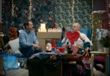 Per gli spot è già Natale. Ikea festeggia in ascensore. Guarda il video