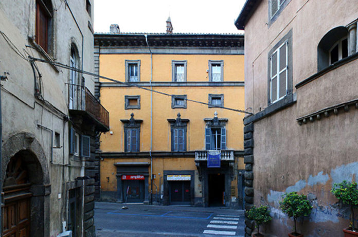 00viterbo_palazzo_brugiotti_esterno