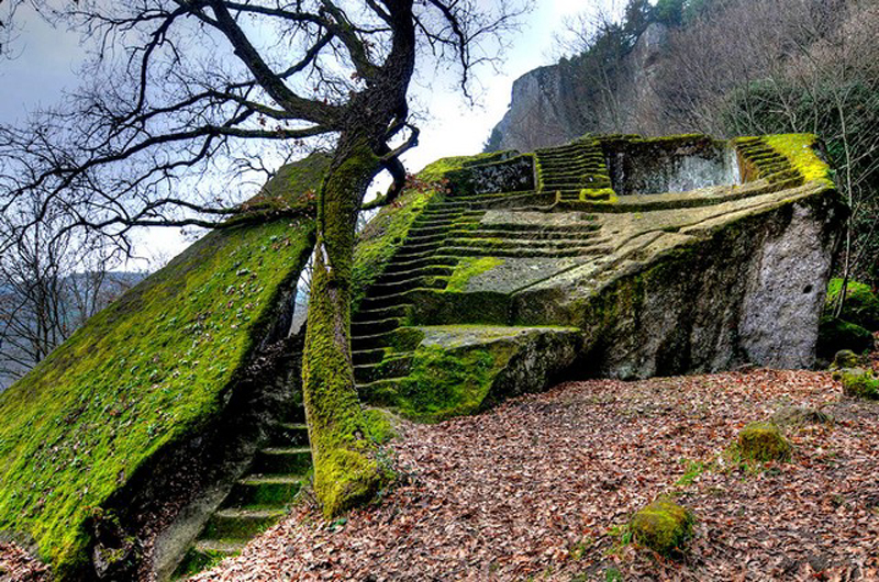 bomarzo piramide