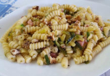Fusilli con crema di zucchine e speck, l’appetito vien mangiando