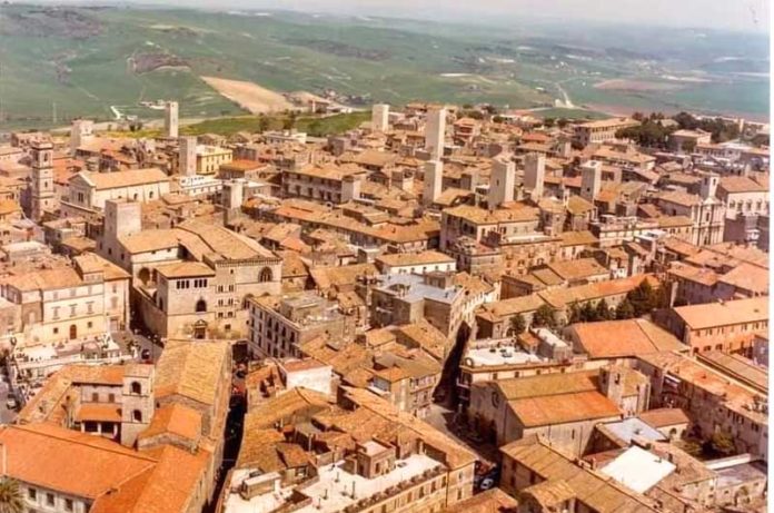 vista dall'alto di Tarquinia