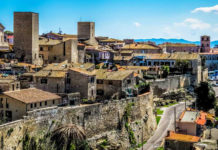 Tarquinia, continua la protesta dei Divini Commercianti: “Determinati a difendere le nostre attività”