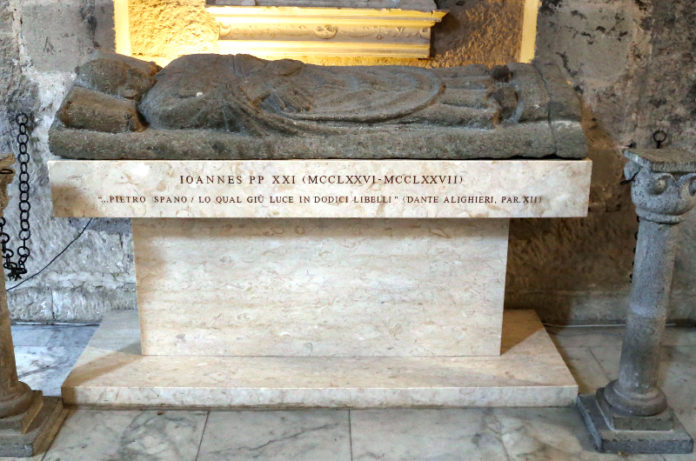 Giovanni XXI tombain duomo a Viterbo