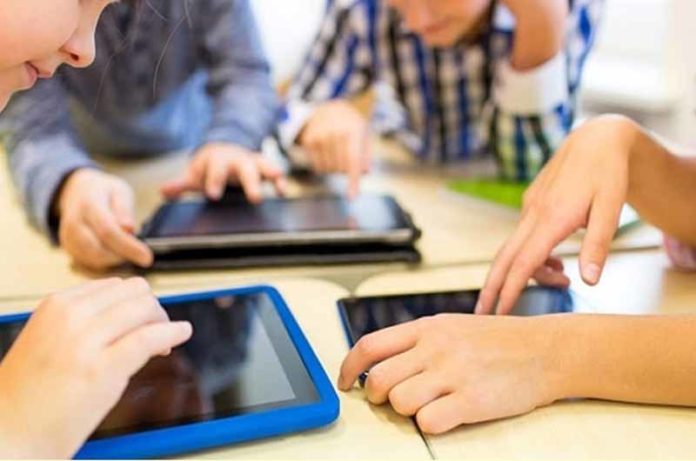 tablet agli studenti delle province del Lazio