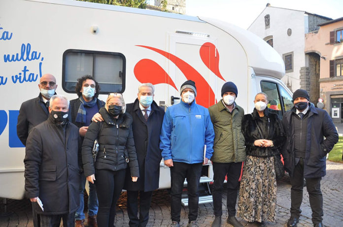 Automoteca Avis in piazza del Plebiscito