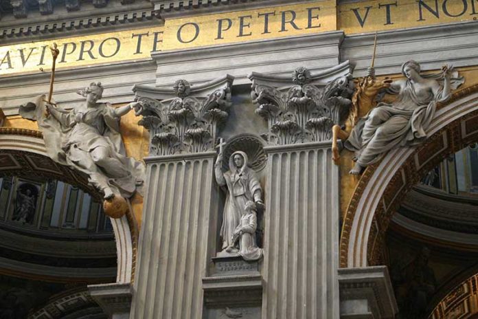 StLuciaFilippini-FounderStatue-area