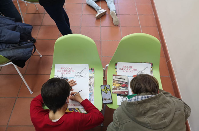 Bambini disegnano i bozzetti per l'infiorata bolsena