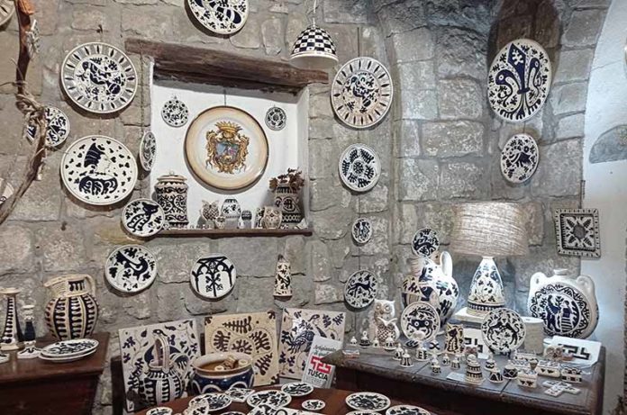 L'interno di una bottega della ceramica