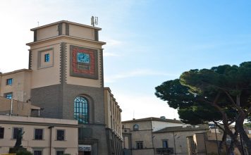 palazzo-delle-poste-a-viterbo aperto ad agosto