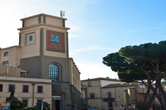 palazzo-delle-poste-a-viterbo aperto ad agosto