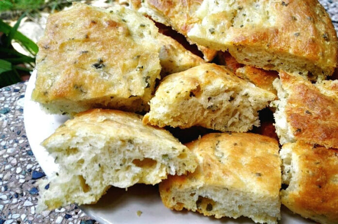 pizza rustica con salvia