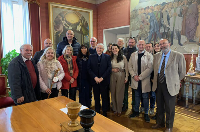 La sindaca il vescovo i consiglieri