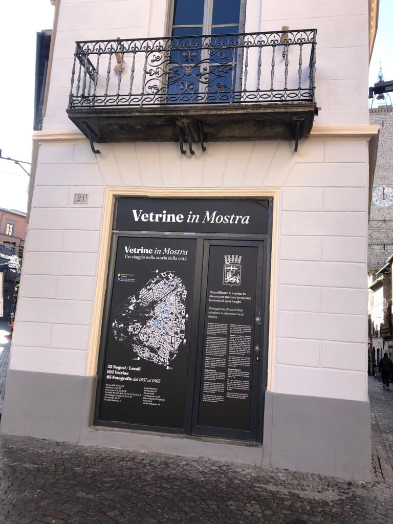 Vetrine in mostra