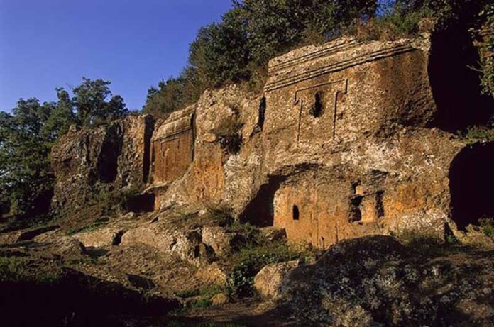 Castel d'Asso_Antico presente