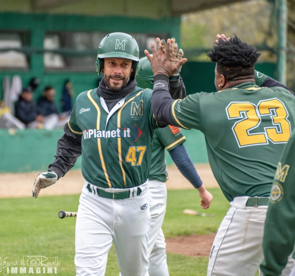 Negro festeggiato dopo il punto