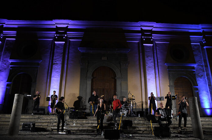 Orchestralunata a Civita