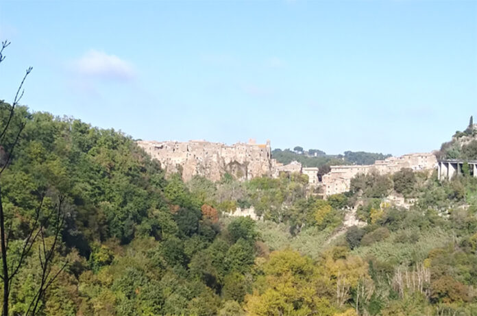 vista_su_calcata_sentiero_pizzo_piede_foto_di_teresa_di_cosimo