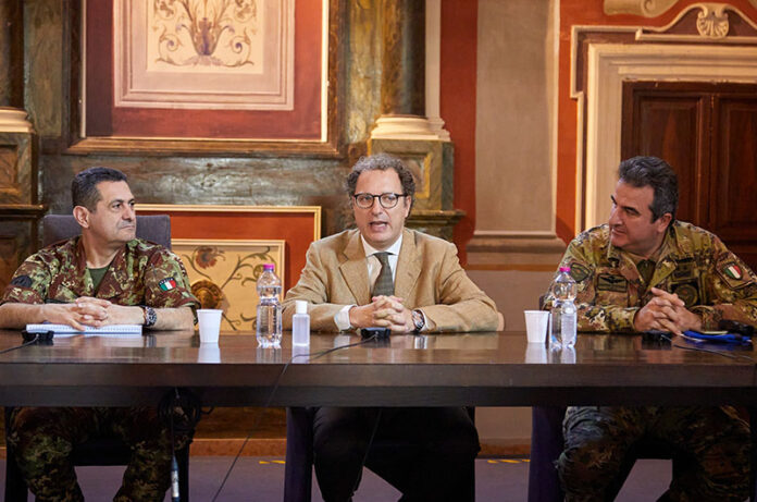 Da sx, il Gen Figliuolo, il Rettore Ubertini e il Gen Di Stasio