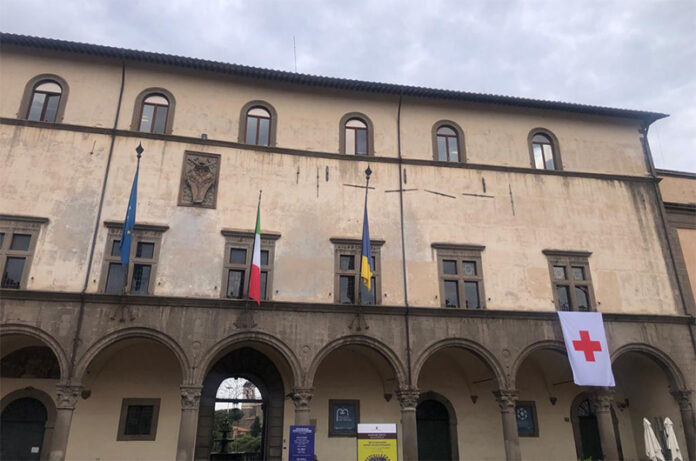 bandiera CRI_palazzo_priori