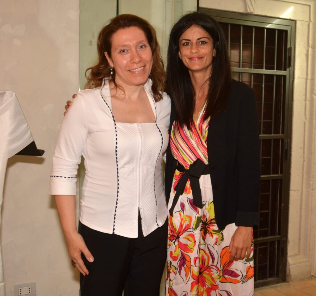 L'autrice aRoberta Mezzabarba con il Vice sindaco Federica Battafarano