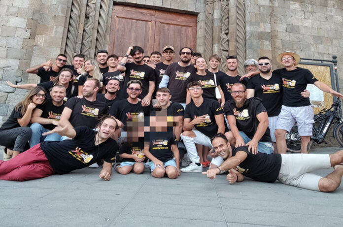 I volontari dell'associazione Bella Gente I volontari dell'associazione Bella Gente