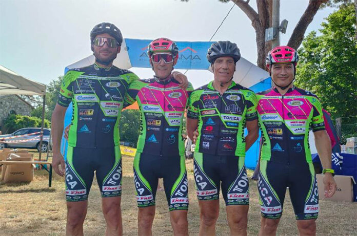 Mastropietro, Piermattei, Borgi e Somma prima della partenza alla 6h Rave Bike