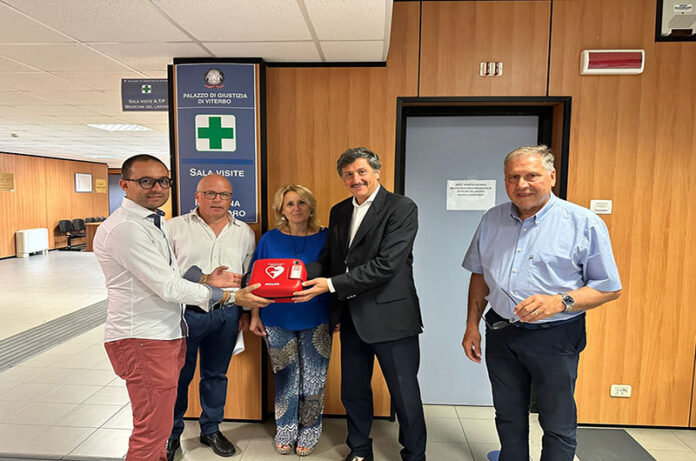 Defibrillatore donato al palazzo di Giustizia