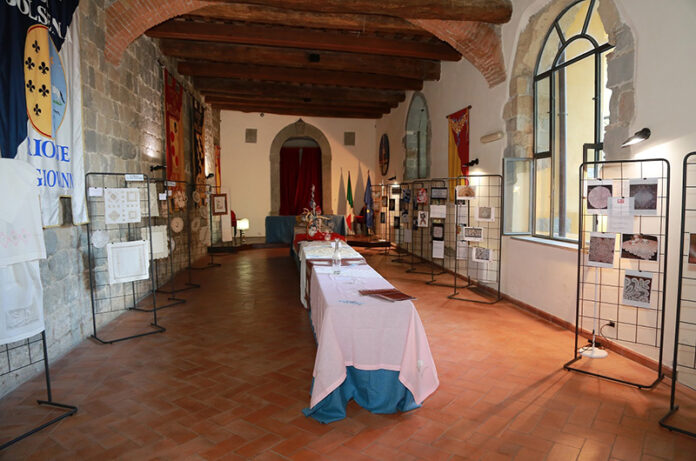 Lavori delle insegnanti e delle allieve dell'associazione Bolsena ricama