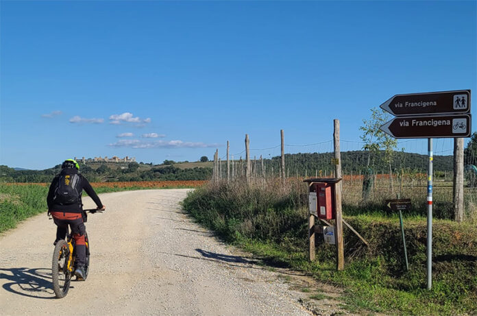 Pedalando lungo la Via Francigena Pedalando lungo la Via Francigena