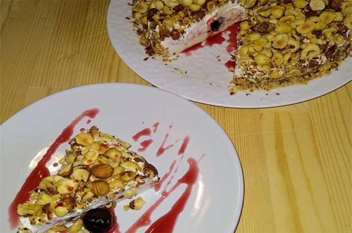 Torta gelata croccante all'amarena