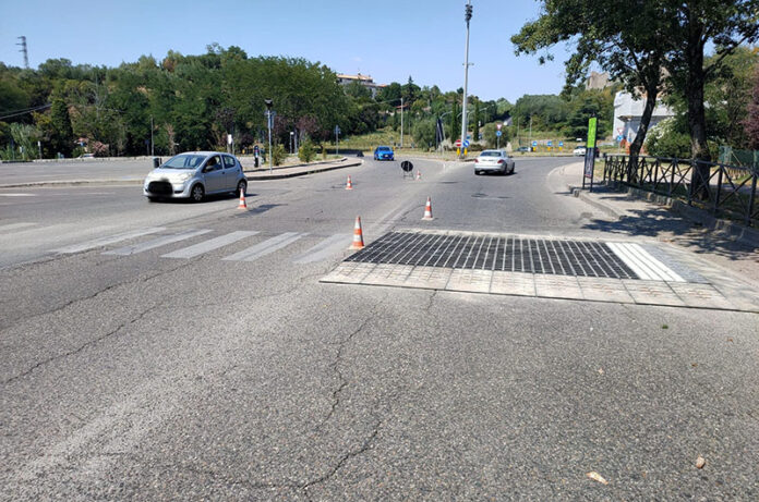 attraversamento pedonale rialzato in gomma