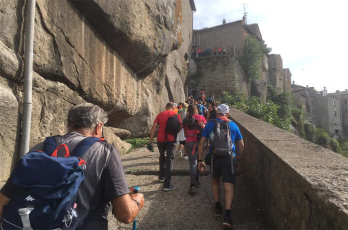 in cammino sulle vie dell'esilio di Santa Rosa