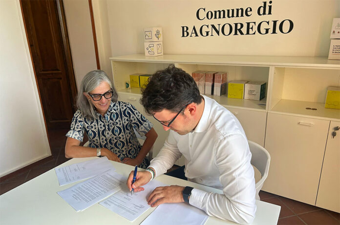 Luca Profili firma accordo con Yale Luca Profili firma accordo con Yale