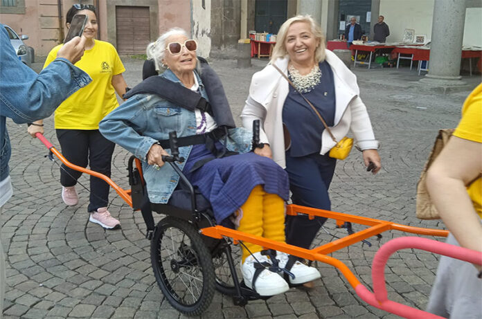 Nonna Licia con la consigliera delegata Alessandra Corsi