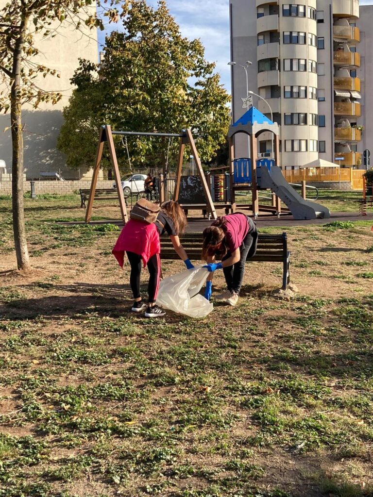 Pulizia parchi a Santa Barbara