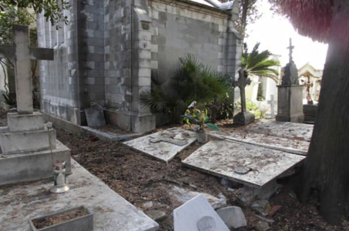 cimitero tombe storiche abbandonate
