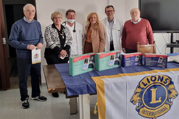 lions e pellicciotti foto Holter