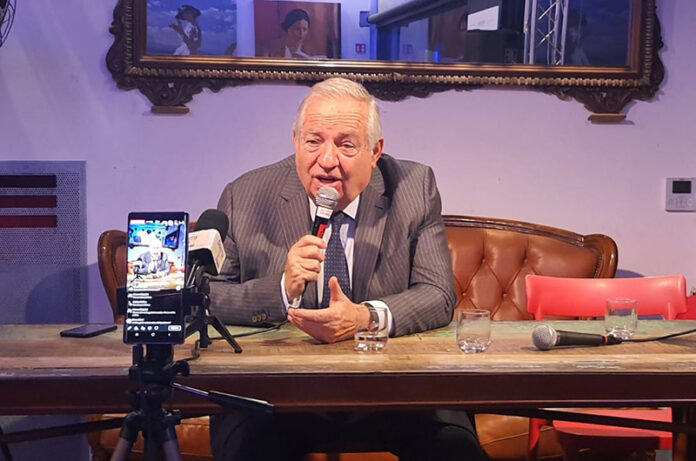 patron piero camilli in conferenza