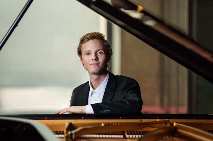 il pianista Filip Michalak.
