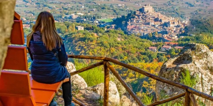 panchina-gigante-soriano-nel-cimino-foto-di-alessia-viti-1- fine week del 12-1