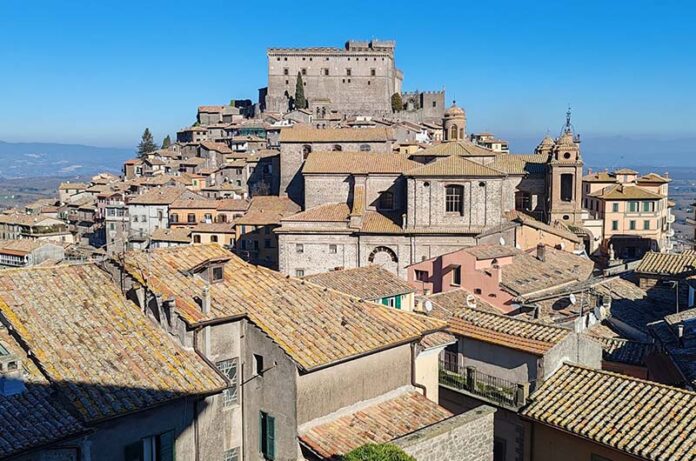 soriano mostra collettiva a Palazzo Chigi Albani cover