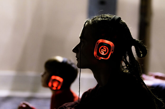 Donna-che-nuota-sott'acqua